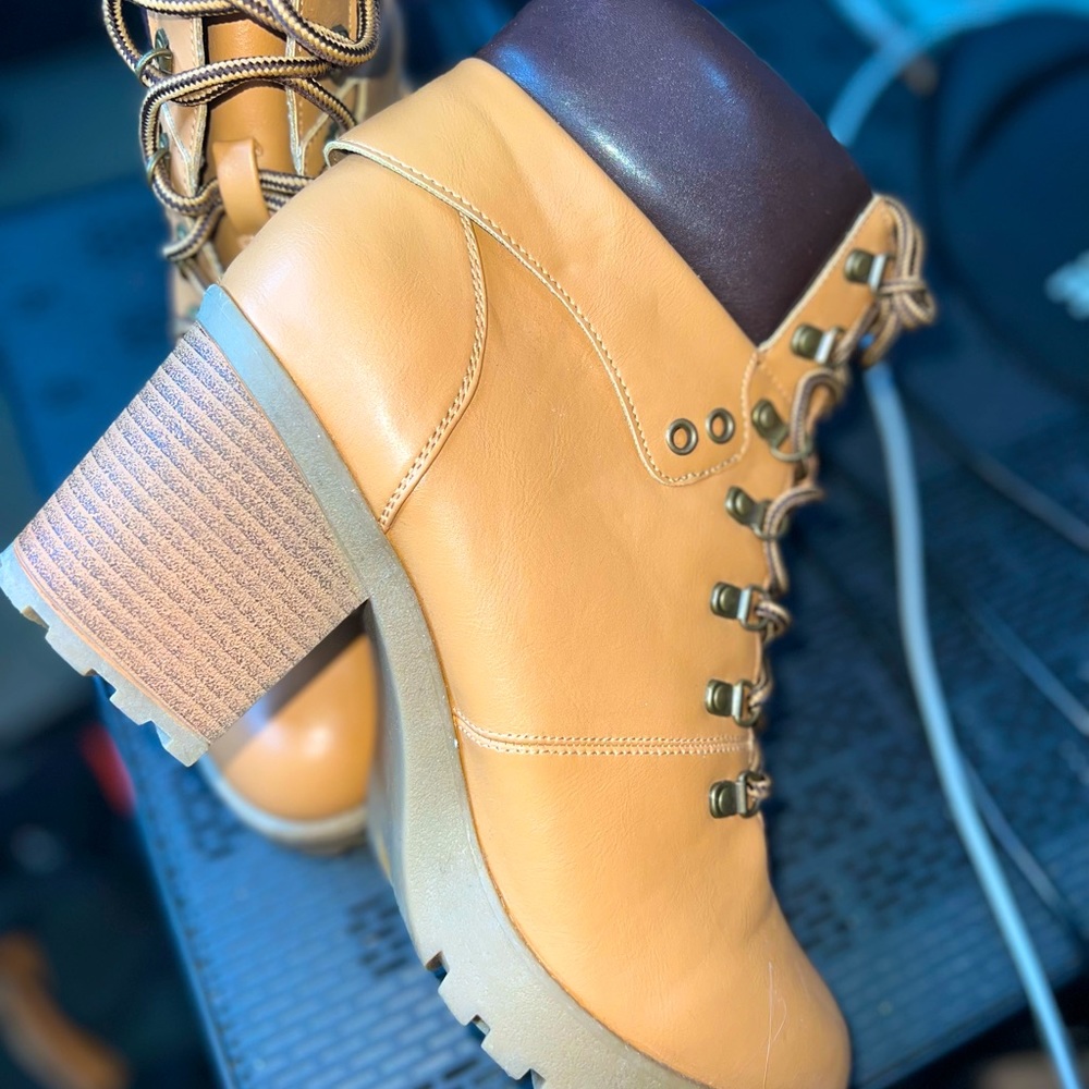 Fall boots - Picture 5 of 6